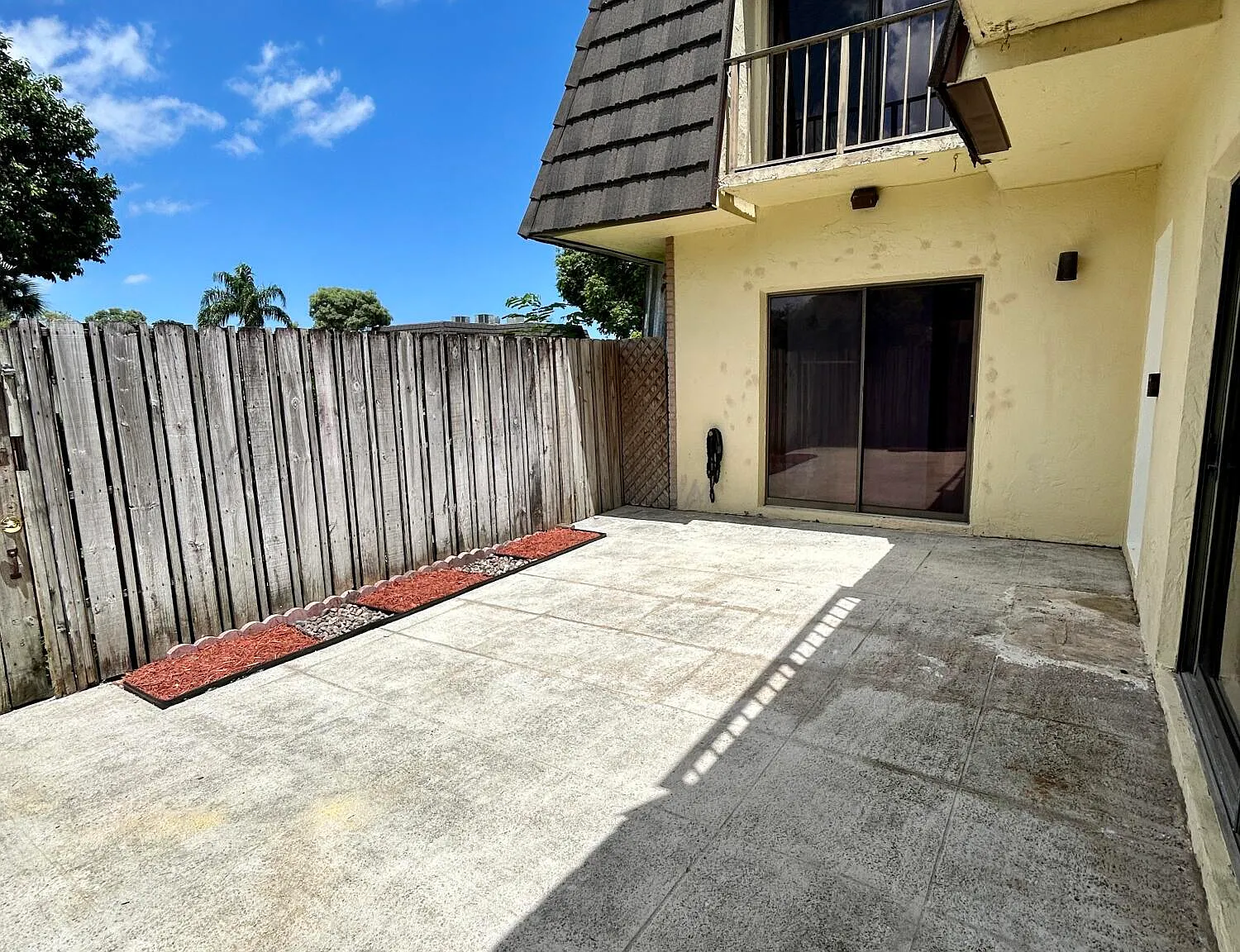2 bed, 1.5 bath, 1272 sqft, $2,250 — Photo 2