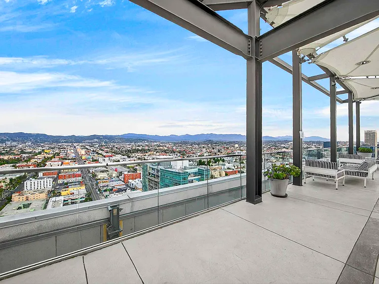 3810 Wilshire Blvd #1405 — Photo 38