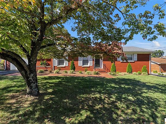 3rd image of 107 Adairland Ct