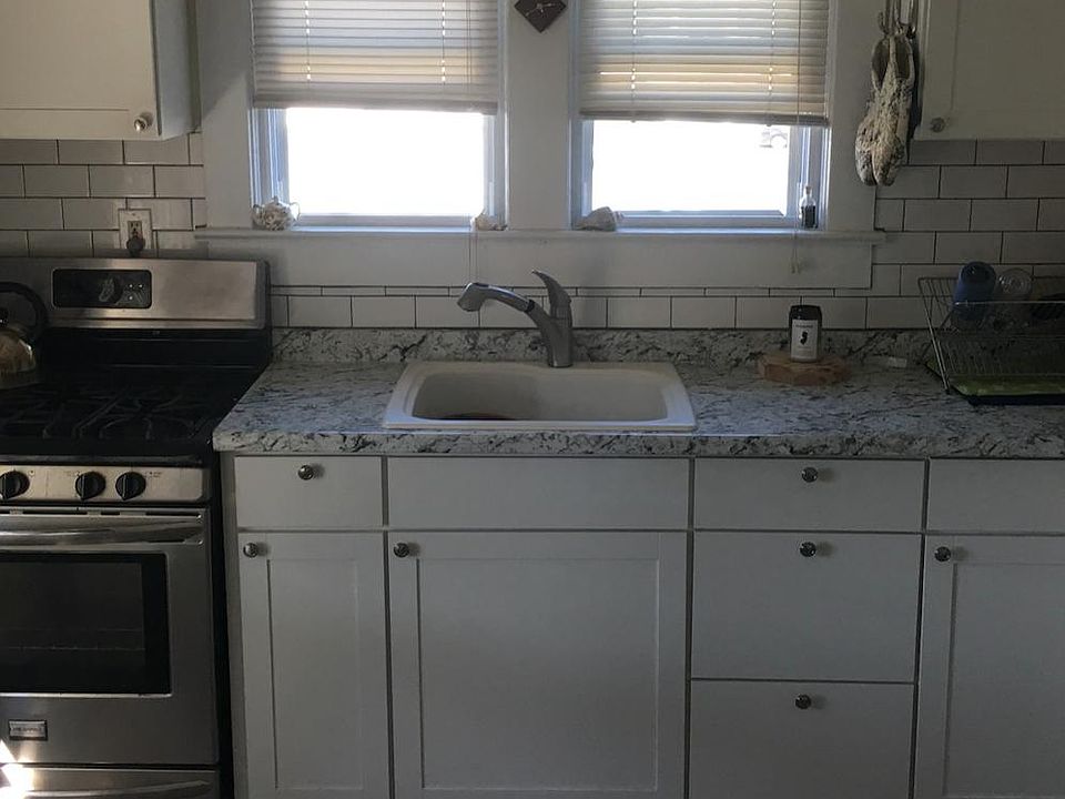 2nd image of 604 Essex Ave #2
