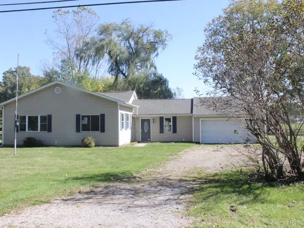 1320 Iva St, Burton, MI 48509