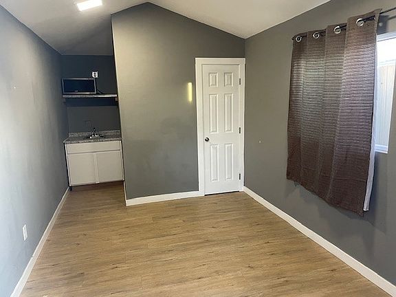 4th image of 10817 Weigand Ave
