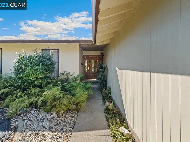 975 Kilkenny Way — Photo 1