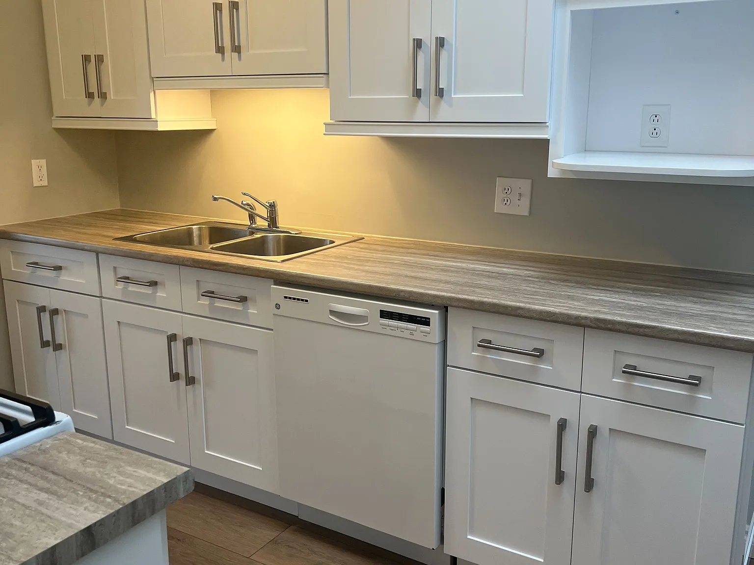 2 bed, $2,000 — Photo 3