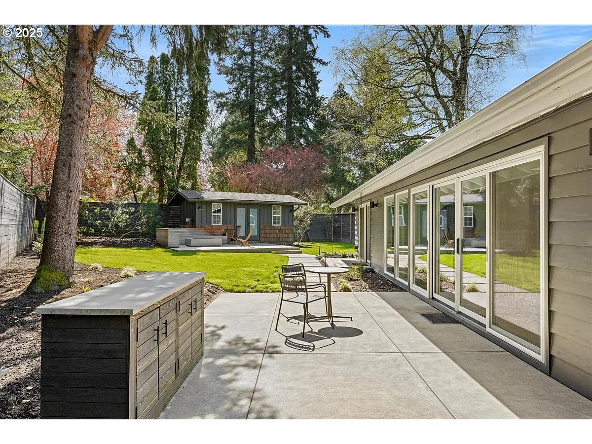 7000 SW 63rd Ave photo 1