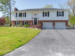 10 Meadowlark Dr, Hudson, NH 03051
