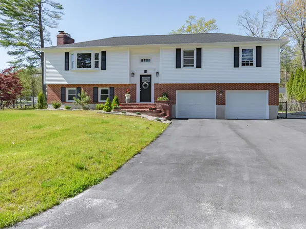 10 Meadowlark Drive, Hudson, NH 03051