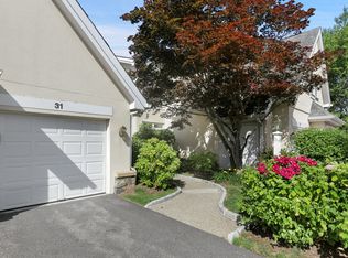 31 Arrowwood Cir, Rye Brook, NY 10573