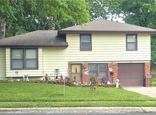 8522 Crescent Ave, Raytown, MO 64138