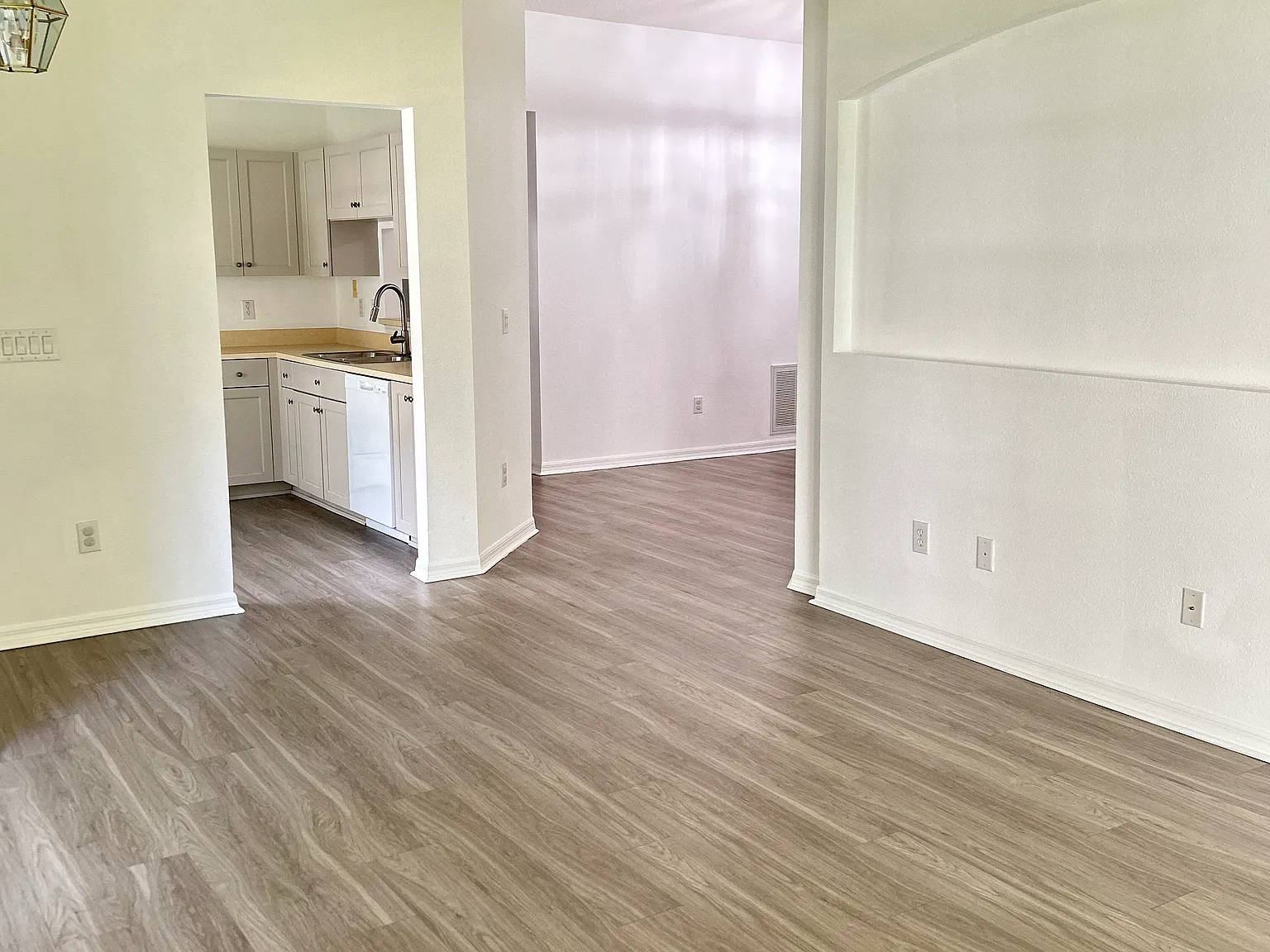 3 bed, 1391 sqft, $2,200 — Photo 3