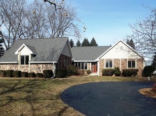 3710 Woodlawn Rd, Sterling, IL 61081