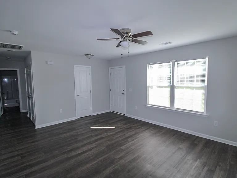 124 Callaway Cres — Photo 9