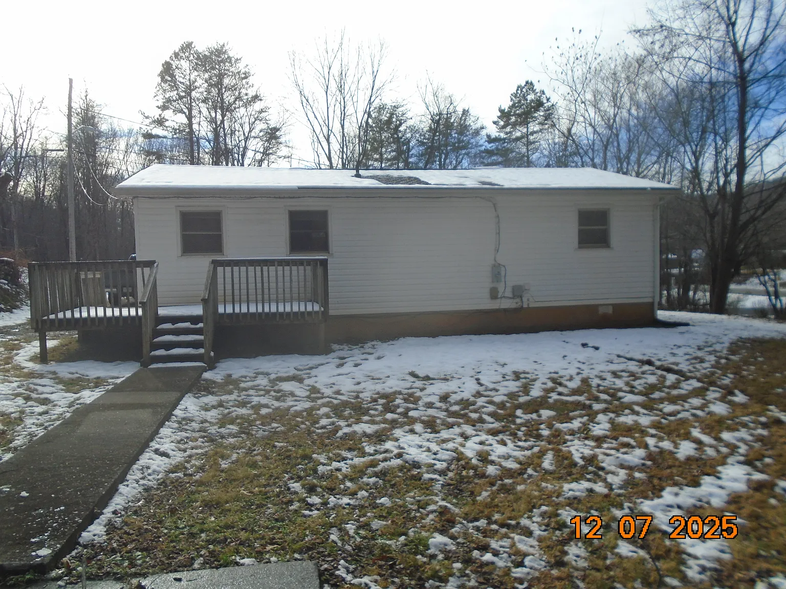 3 bed, 960 sqft, $1,200 — Photo 2