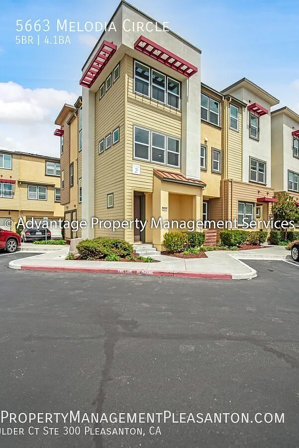 5 Bed / 4.5 Bath 2,055 sq ft Corner Townhome off Dublin Blvd — Photo 2