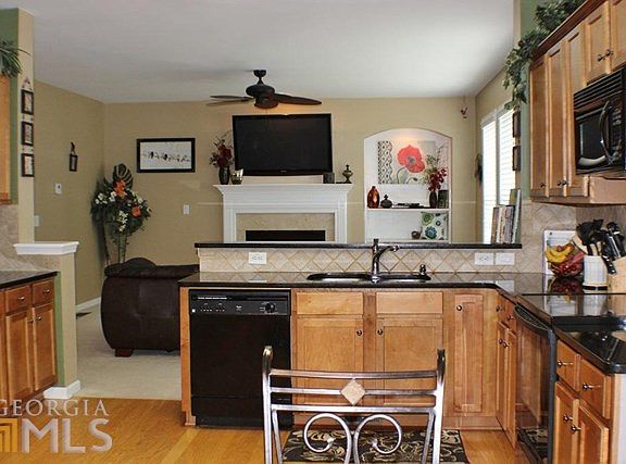 3rd image of 50 Fairway Dr