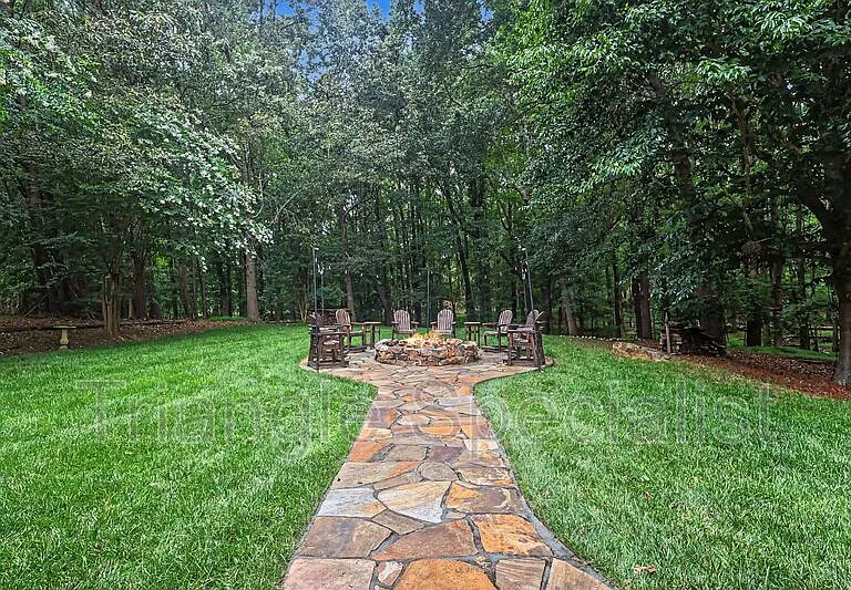 6121 Carlyle Dr — Photo 49