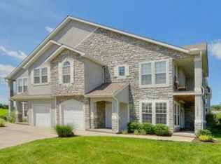 15975 S Crestview Dr, Olathe, KS 66062
