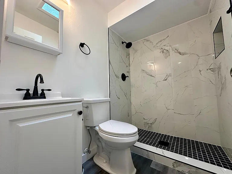 933 Bryan Ct — Photo 2