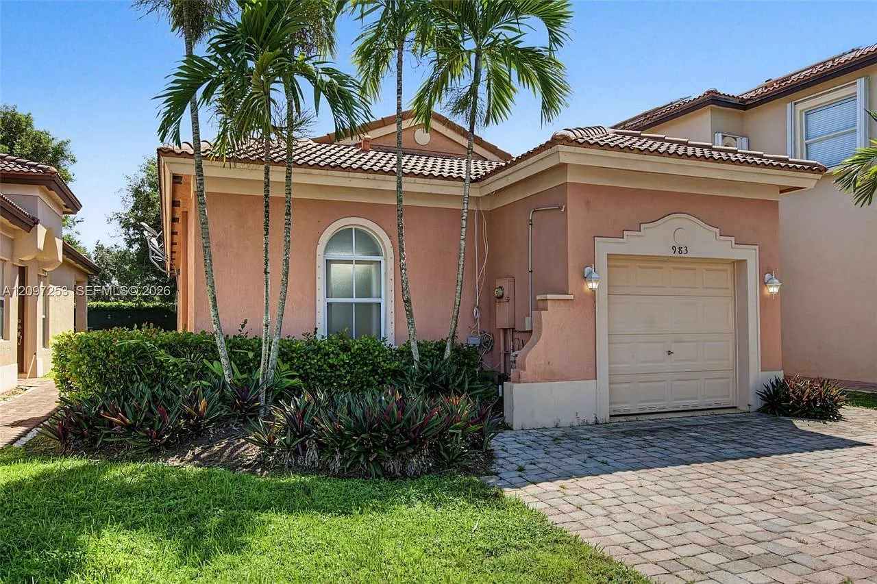 3 bed, 2.0 bath, 1262 sqft, $2,500 — Photo 3