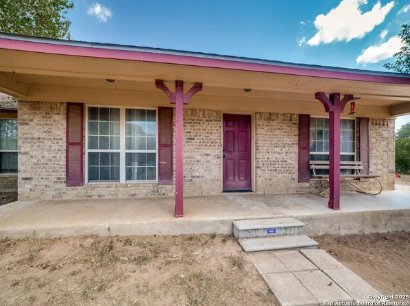 4979 FM 1343, Devine, TX 78016