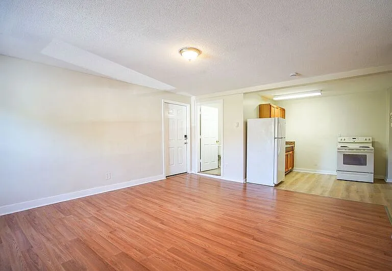 43 Oak St — Photo 2
