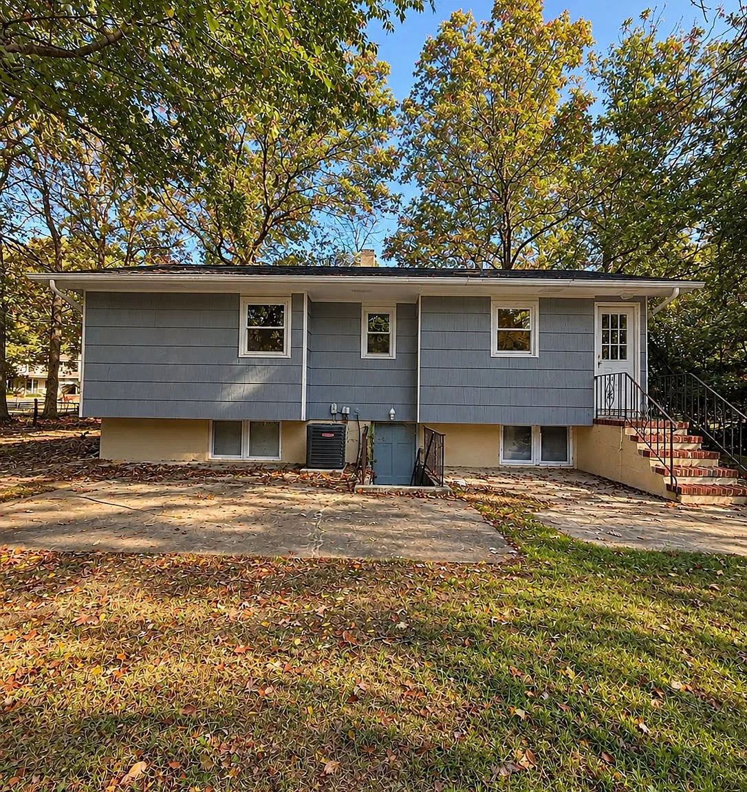 725 Green Valley Rd — Photo 2