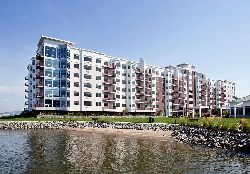 Harbor Square - Living at the Hudson River's edge