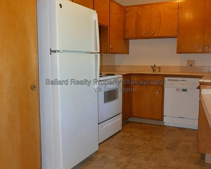 1802 NW 89th St — Photo 7