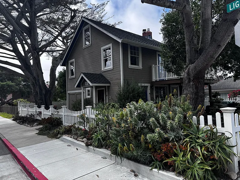 322 Lighthouse Ave #A — Photo 2