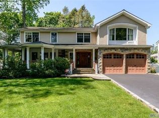 128 Ayers Rd, Locust Valley, NY 11560