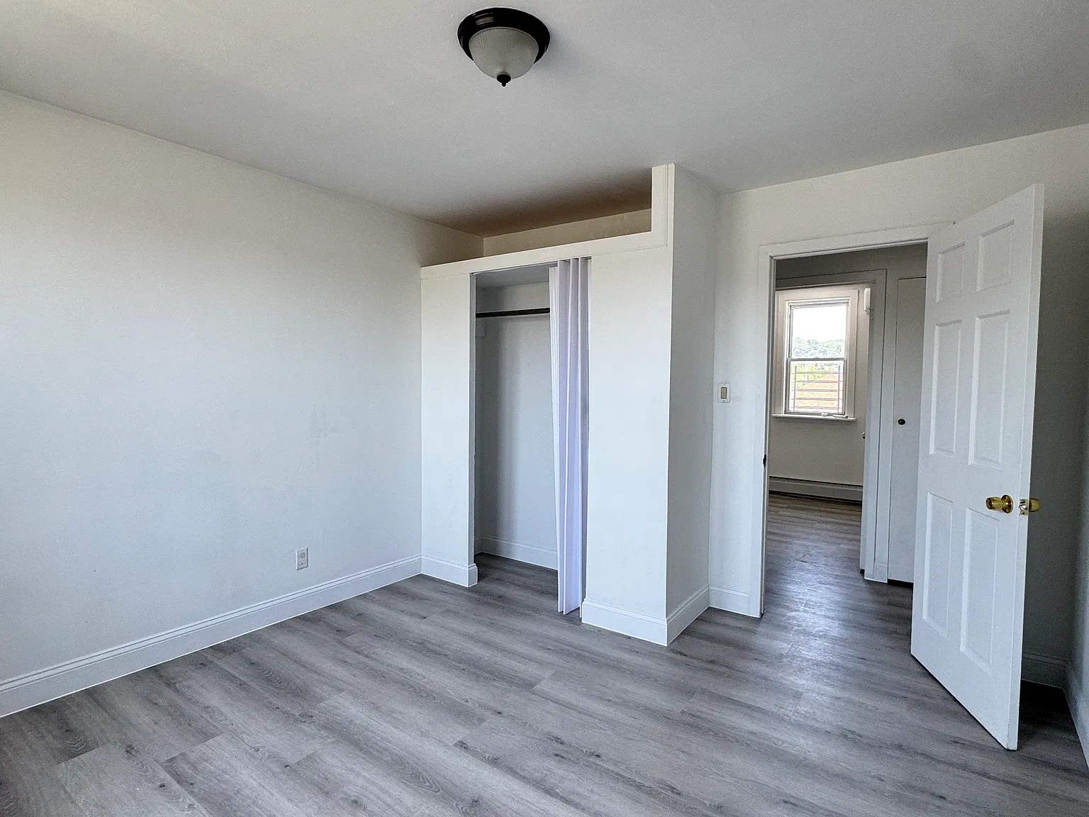 2 bed, 800 sqft, $1,950 — Photo 3