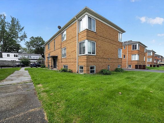 2nd image of 18963 Hilliard Blvd APT 2