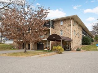 5725 Blake Rd S APT 104, Edina, MN 55436