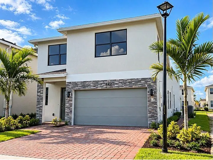 4 bed, 2.5 bath, $3,850 — Photo 2