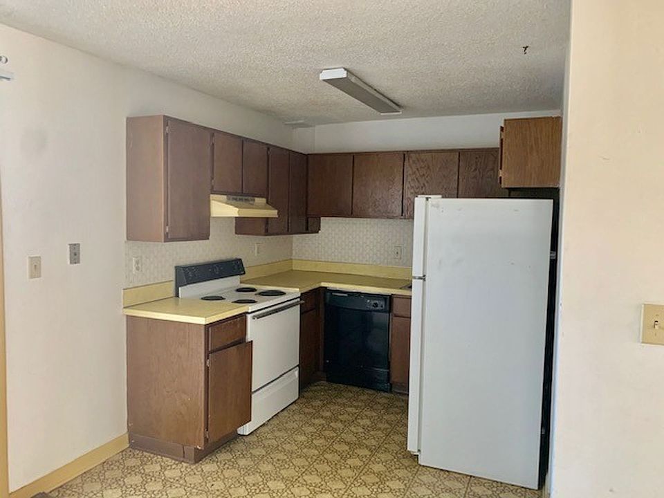 2nd image of 810 37th Avenue Ct #1