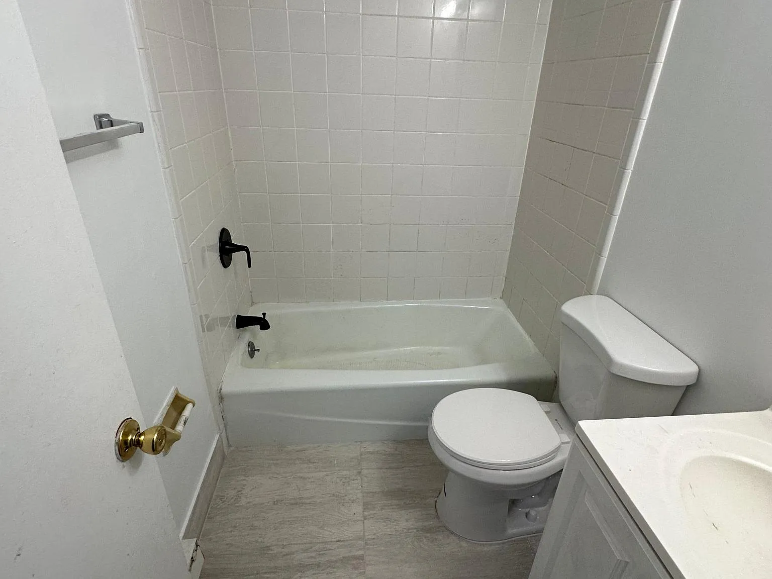 22 Glenbrook Rd — Photo 2