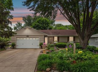 5121 Meadow Rdg, Edina, MN 55439