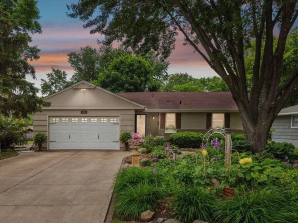 5121 Meadow Rdg, Edina, MN 55439
