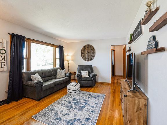 3rd image of 509 W Iowa Ave
