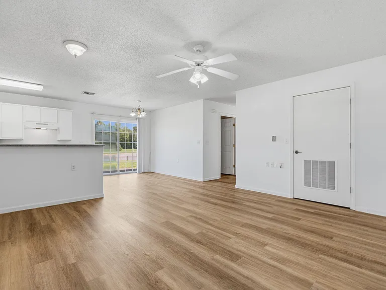 726 E Sunset St — Photo 6