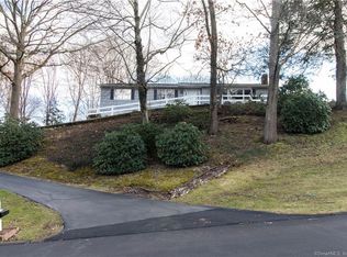 727 N Greenbrier Dr, Orange, CT 06477