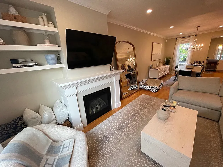 607 E 5th St #2 — Photo 8