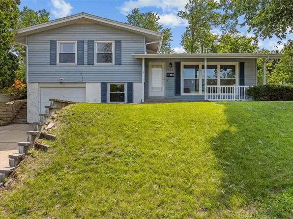 430 Red Fox Rd SE, Cedar Rapids, IA 52403
