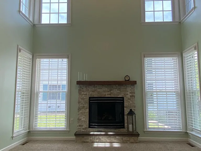 193 Jonathan Dr — Photo 2