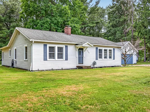 4945 Wilcox St, Montague, MI 49437
