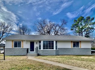 1520 W Crestview St, Springfield, MO 65807