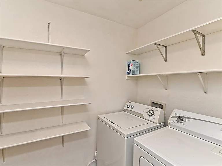 1020 Skylark Hill Ln — Photo 32