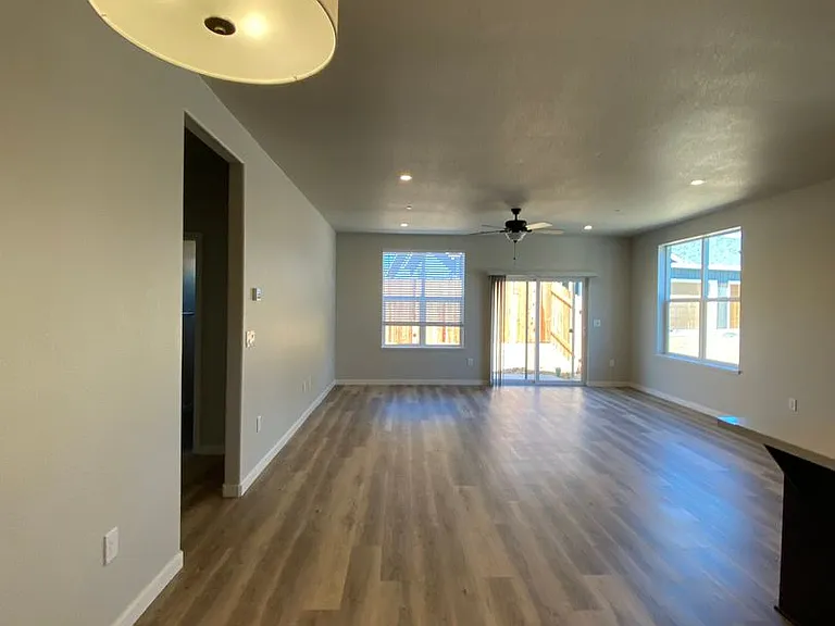240 Silver Bend Way — Photo 3