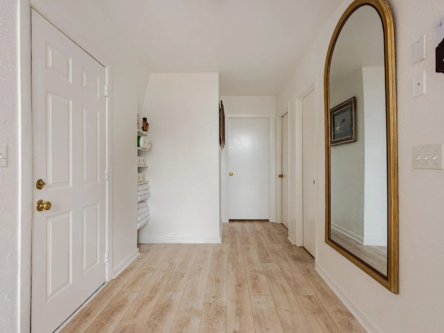 3 bed, 1.5 bath, 2800 sqft, $3,995 — Photo 4