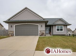 5521 Ruhd St SW, Cedar Rapids, IA 52404
